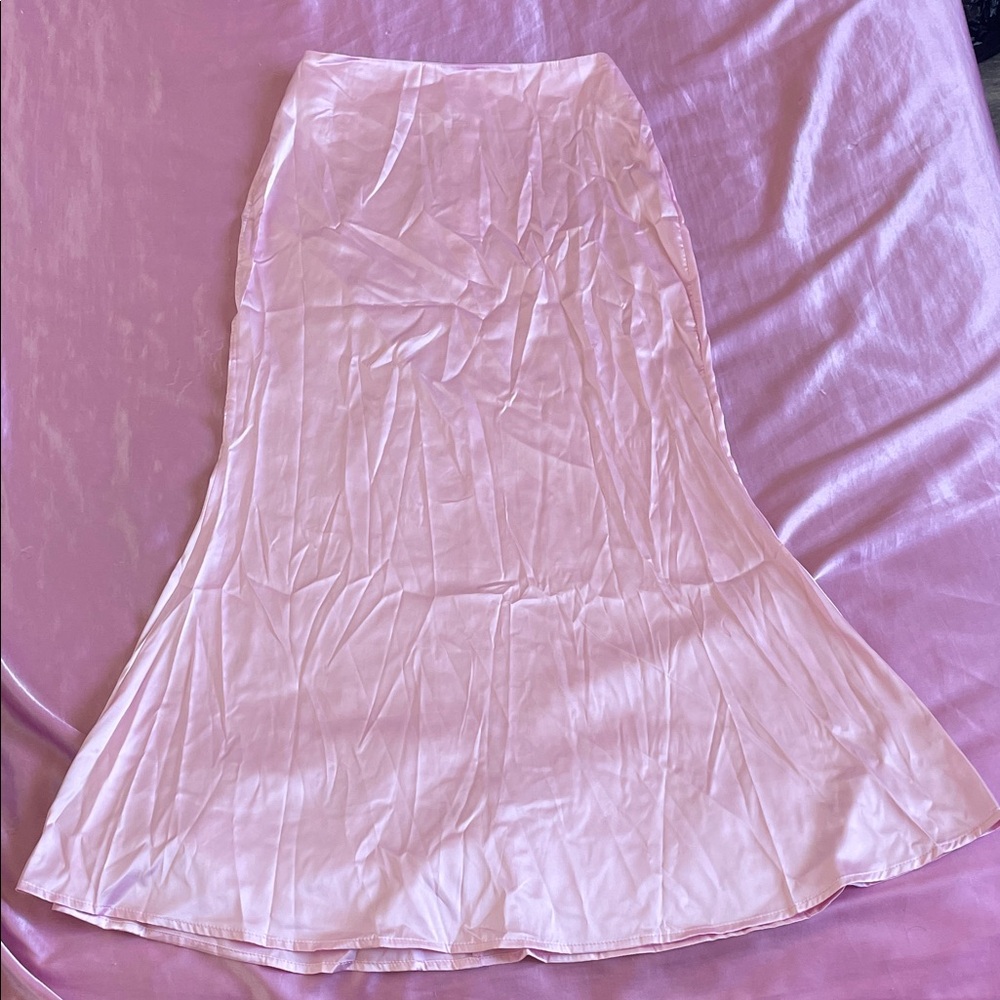 Forever 21 Pink Satin Skirt 🩷